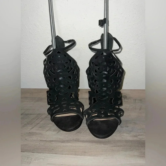 BCBG BCBGMAXAZRIA Women's Cut Out Black Suede Heels, Size 7.5, BCBGeneration - Picture 1 of 6